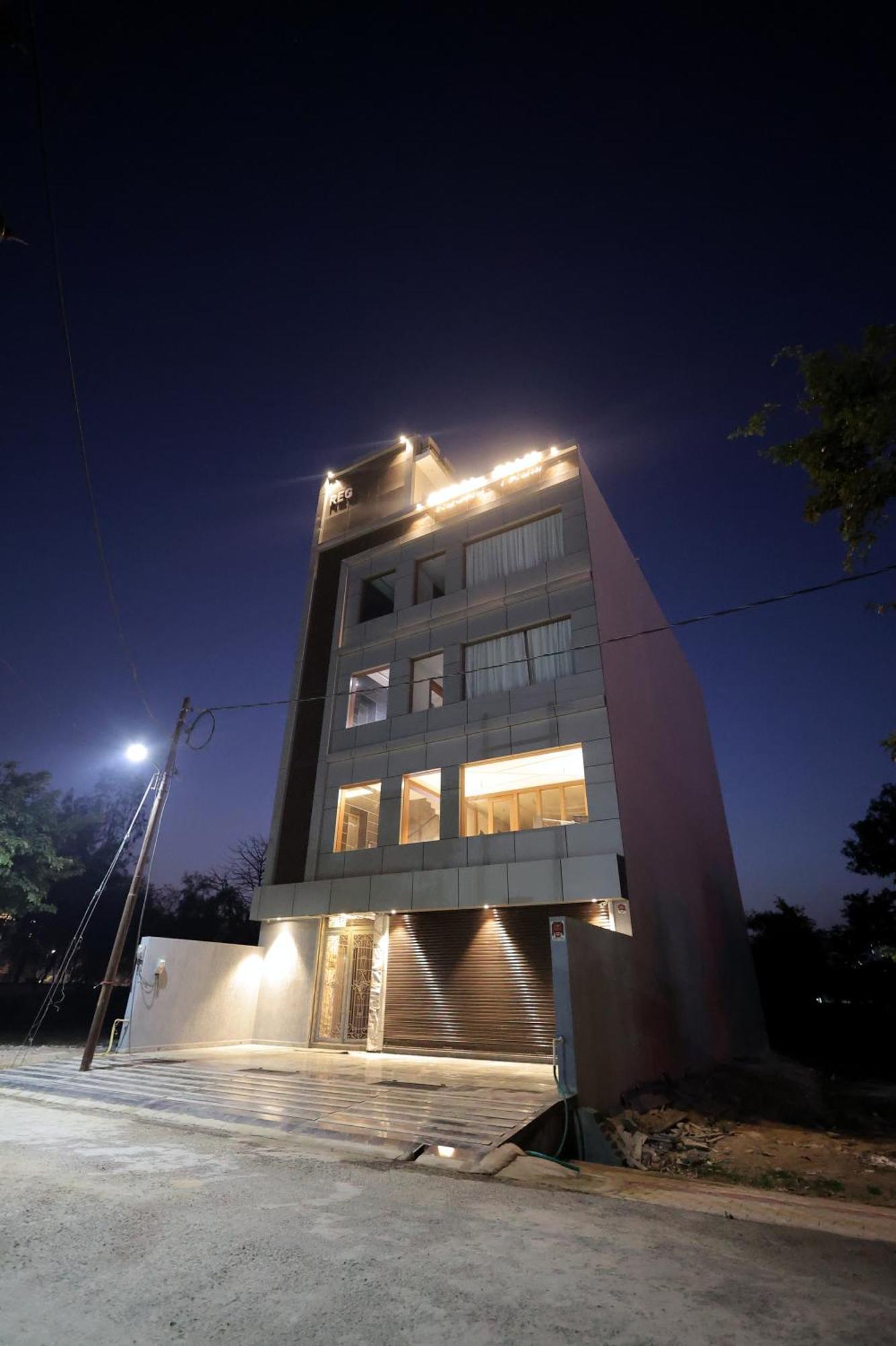 Hotel Regal Palm Moradabad Exteriör bild