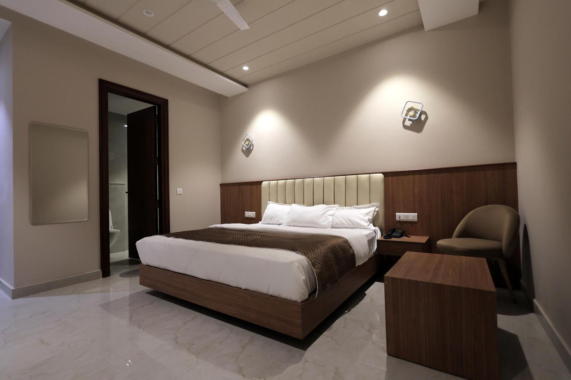 Hotel Regal Palm Moradabad Exteriör bild